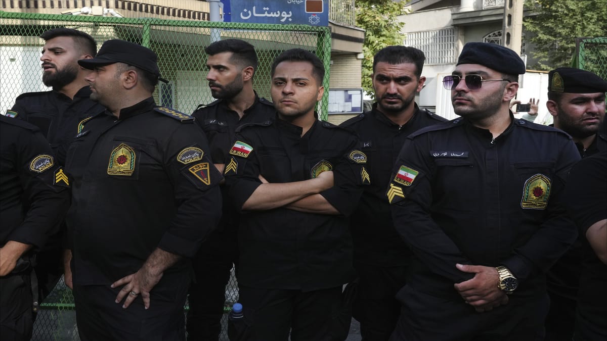 إيران تحقق مع "عسكريين" في "اغتيال هنية"