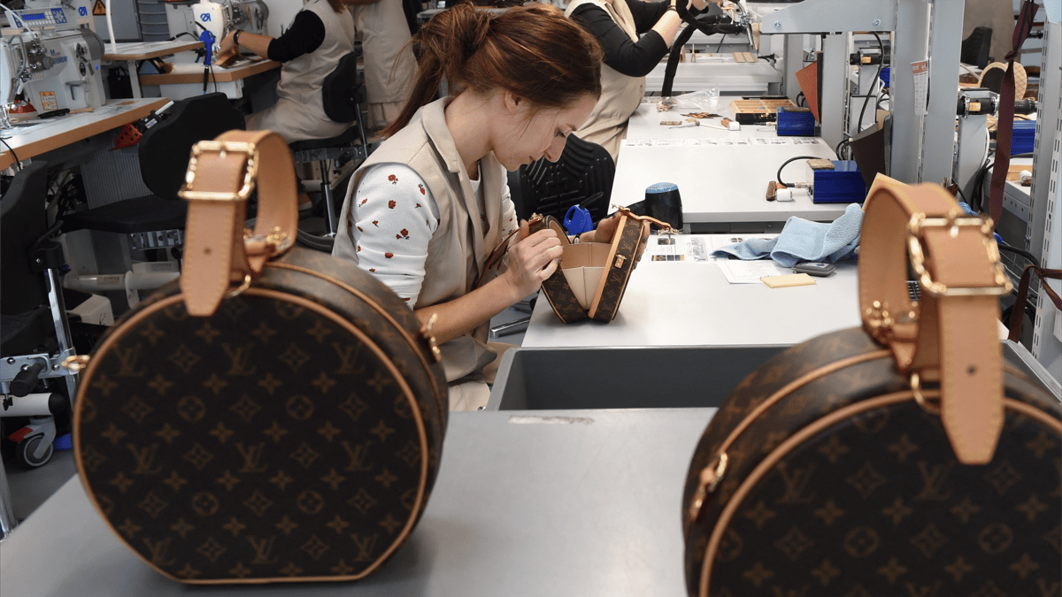 كيف حولت Hermès وLV الرفاهية إلى هوس عالمي؟