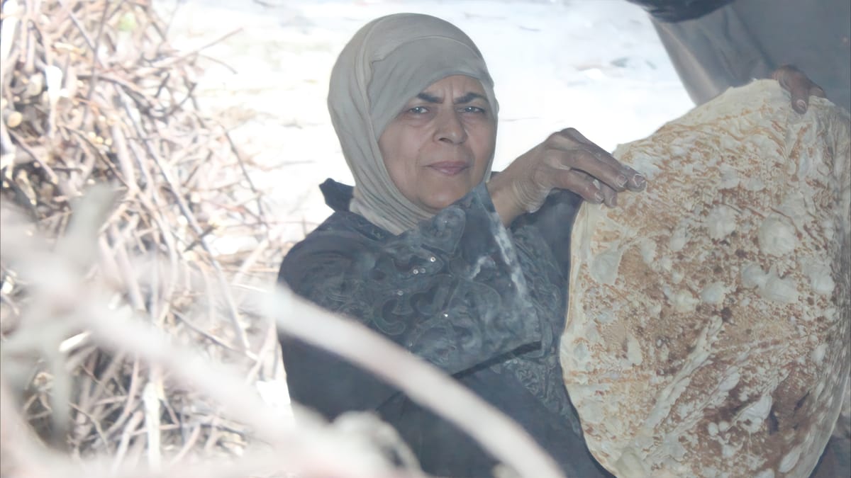 سميرة تتحدى أزمة لبنان بـ"المرقوق على الحطب"
