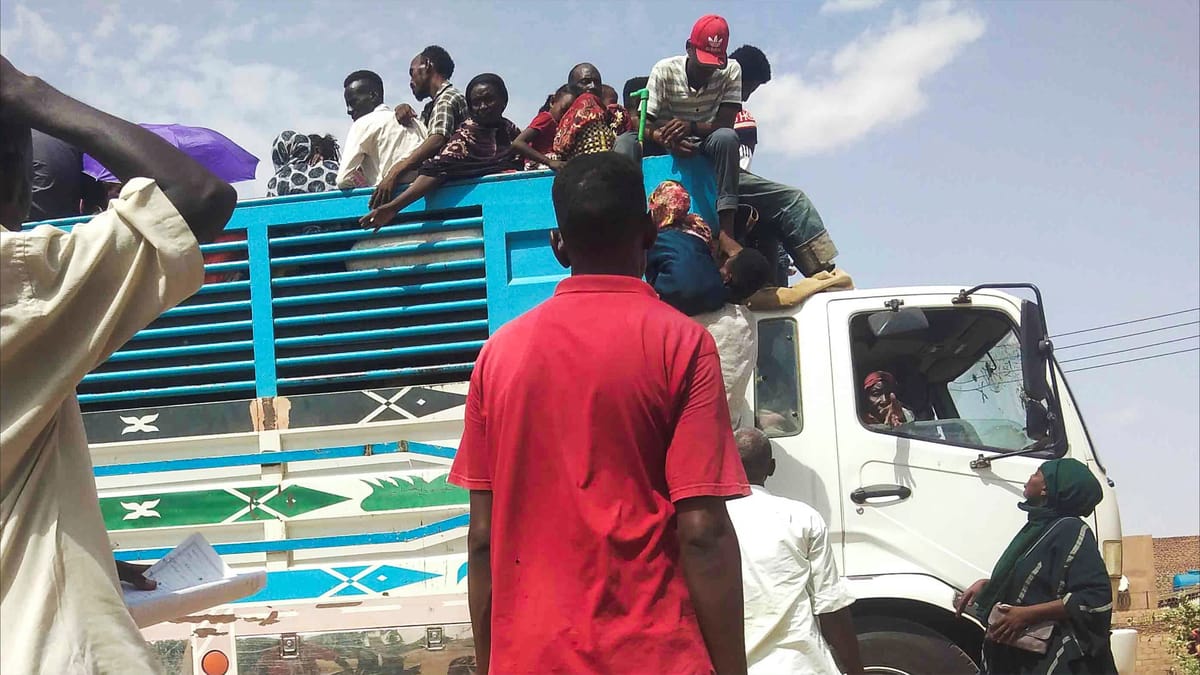 دخان وبارود.. حرائق غامضة تلتهم السودان وتروّع النازحين