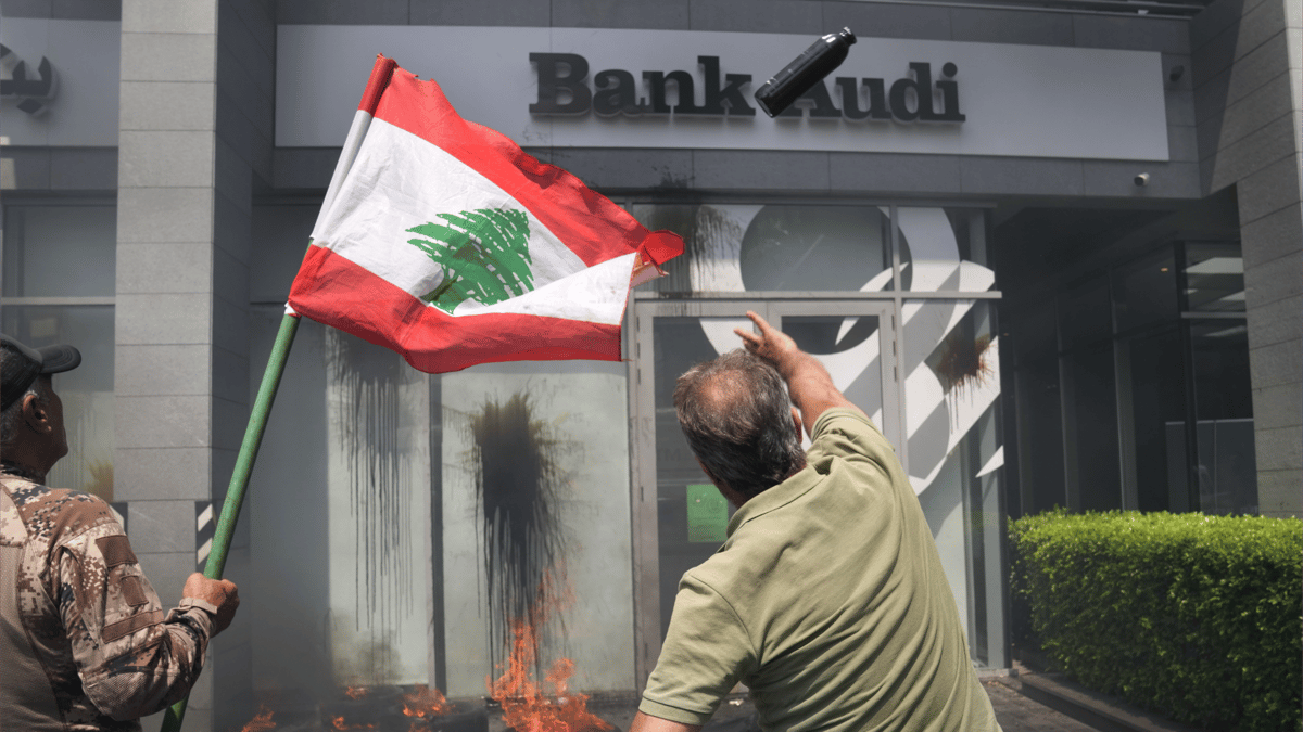 ودائع لبنان: 100 ألف $ خلال 4 سنوات.. من يدفع الـ70 مليارًا؟