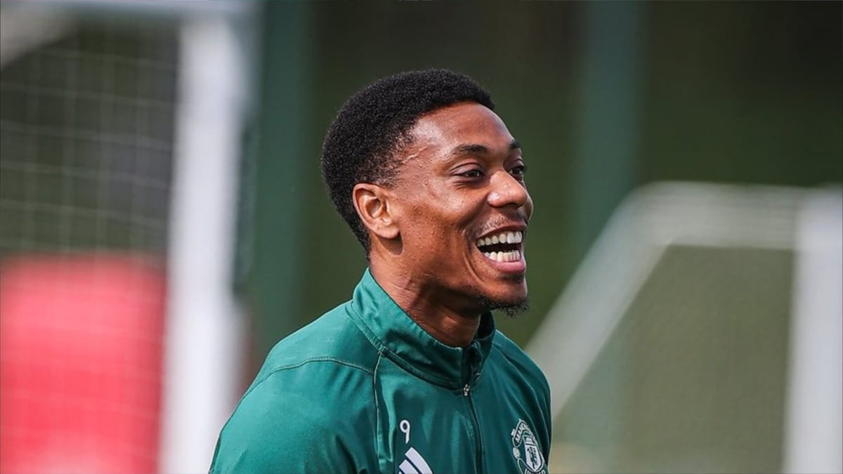 صفقة تاريخية تعيد مارسيال للحياة