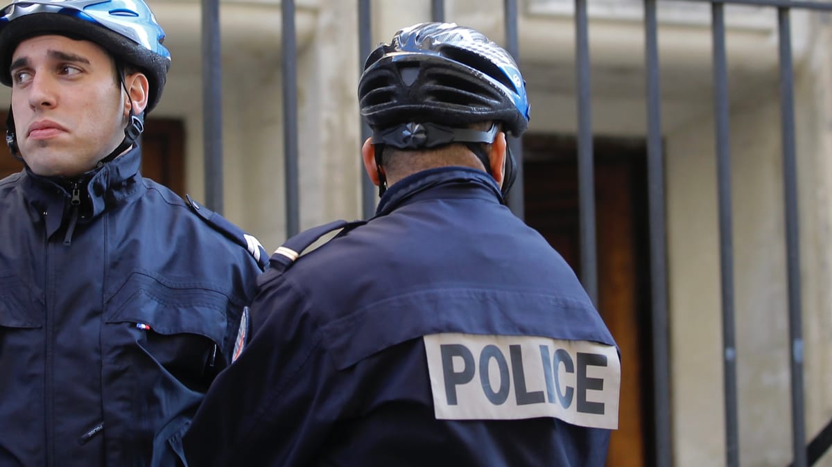 فرنسا.. محاكمة امرأة قتلت ابنها جوعا