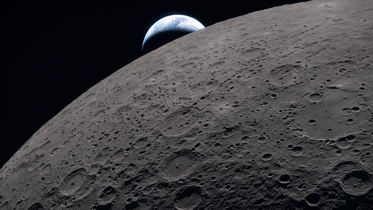 مشهد سينمائي.. نيازك تضرب القمر أمام أعين رواد ناسا