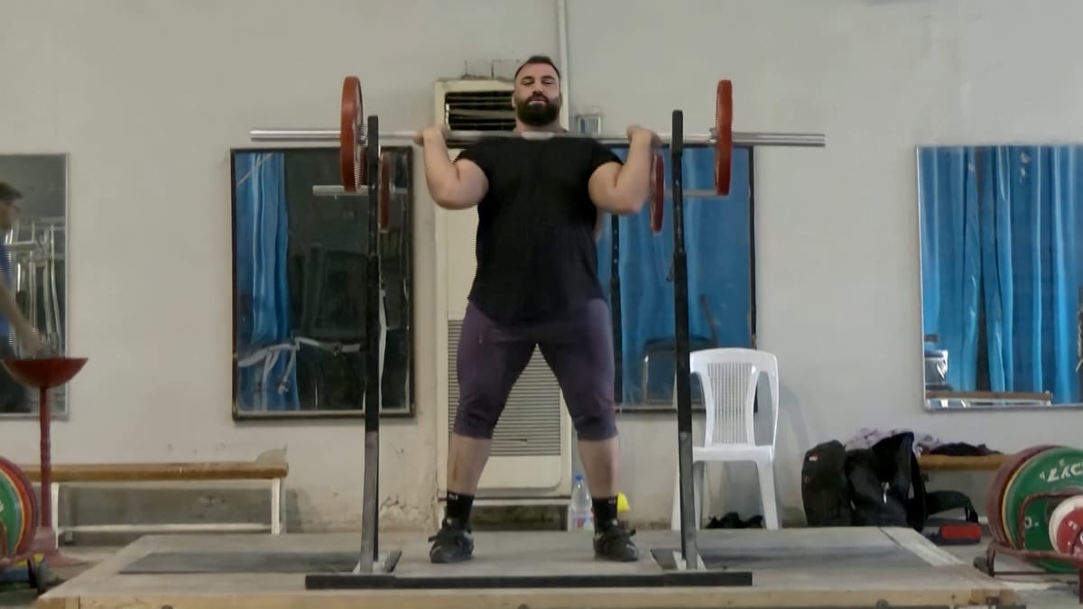 من سوريا إلى الأولمبياد.. رافع أثقال يطمح للذهب