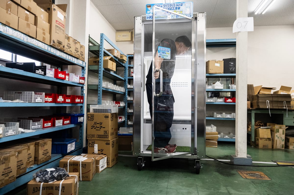 اليابان تضع عمالها في الثلاجة.. لكن لماذا؟