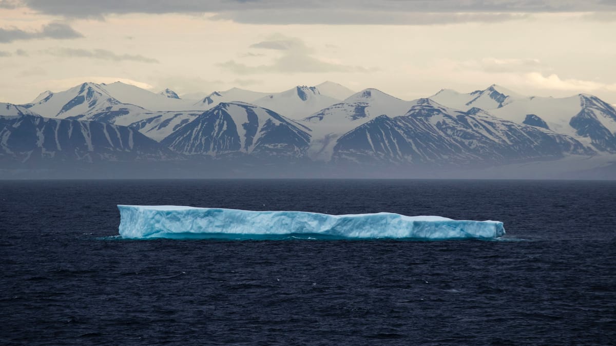 "نصف نهر جليدي" يختفي في شهرين