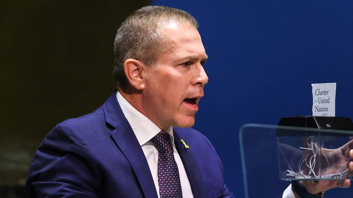 في حركة جديدة.. مندوب إسرائيل في الأمم المتحدة يمزق ميثاقها