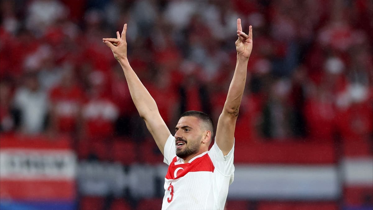 أردوغان يدافع عن لاعب المنتخب التركي
