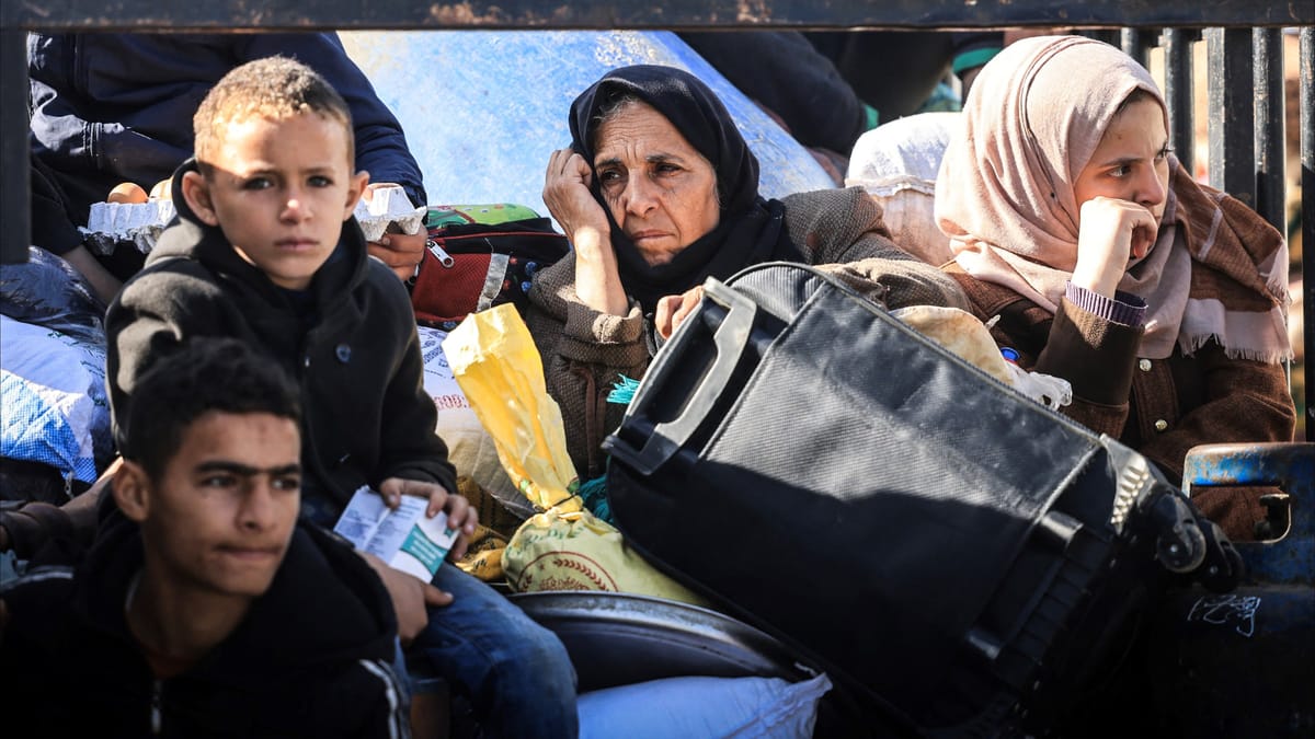 مسؤولون فلسطينيون: إسرائيل تقتحم مستشفى وتحاصر آخر بخانيونس