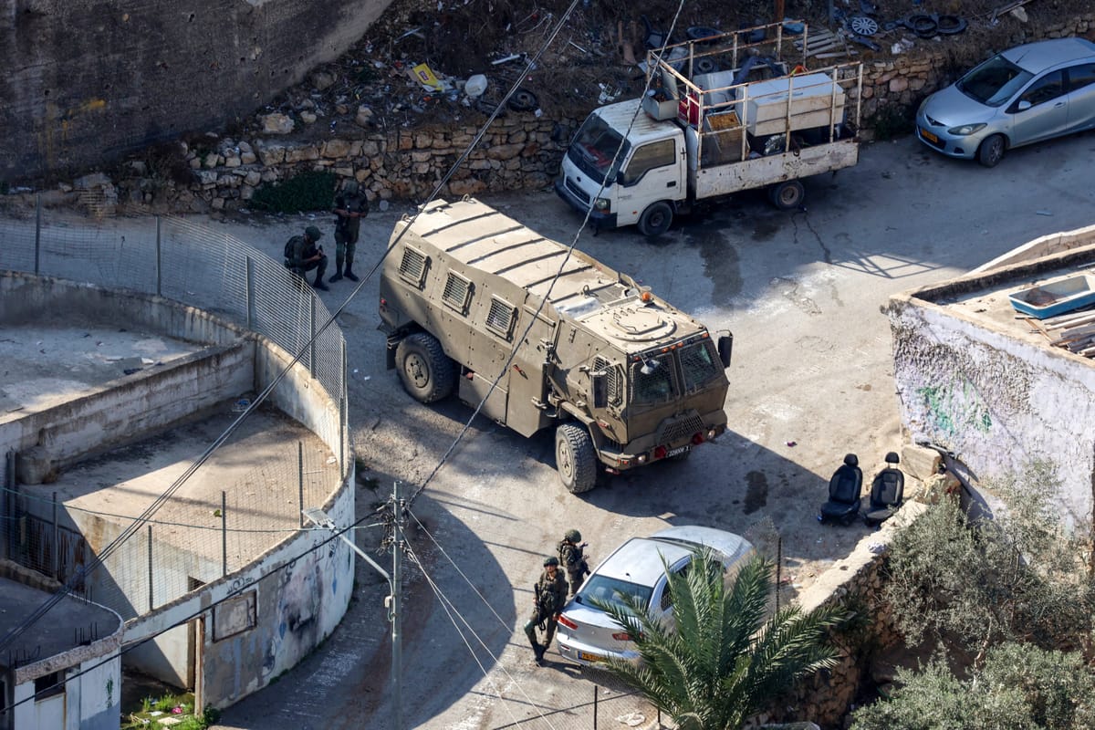 فجر متوتر في الضفة.. مداهمات إسرائيلية و10 معتقلين
