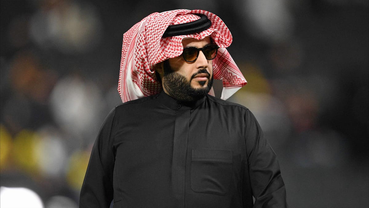 لماذا رفض الفيفا نقل قمة الأهلي والزمالك للسعودية؟