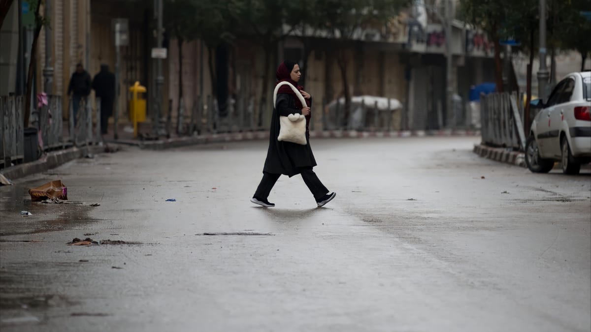 "بنك الملابس".. مبادرة أردنية لـ4 آلاف أسرة