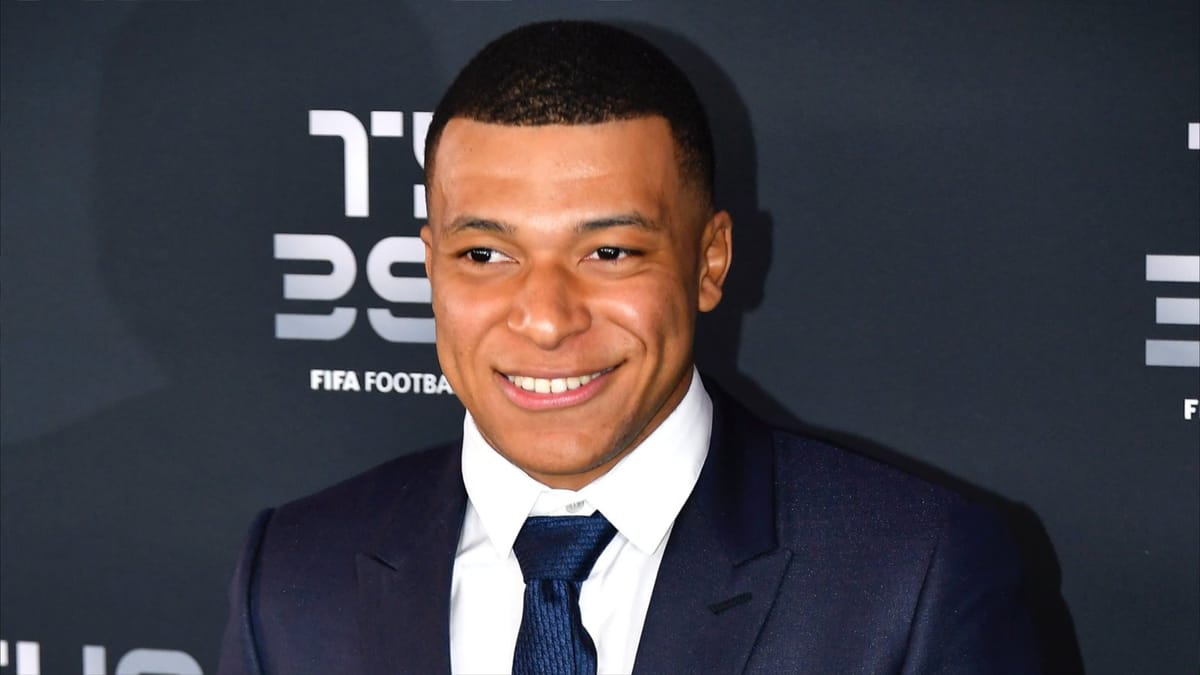 أصغر رئيس ناد.. مبابي يحقق حلمه براتب سنة