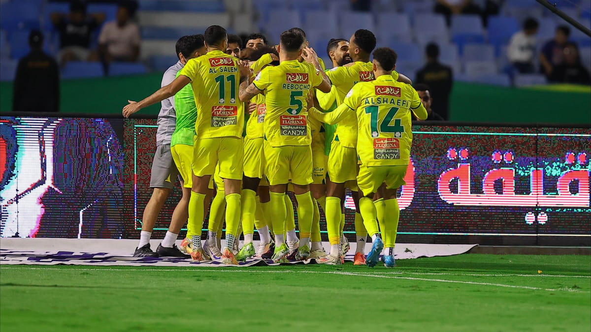 هزيمة تاريخية.. الهلال يسقط في فخ الخليج