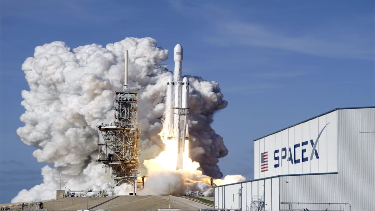 "Space X" تجرب صاروخًا يستهدف القمر
