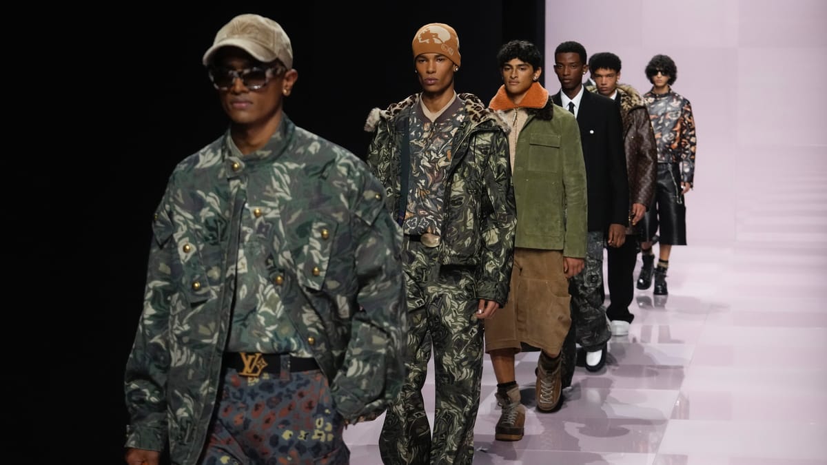 عرض LV على أنغام هيتشكوك في اللوفر