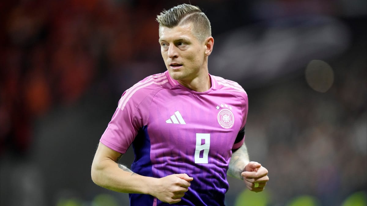 "المعتزل" كروس لاعب العام في ألمانيا