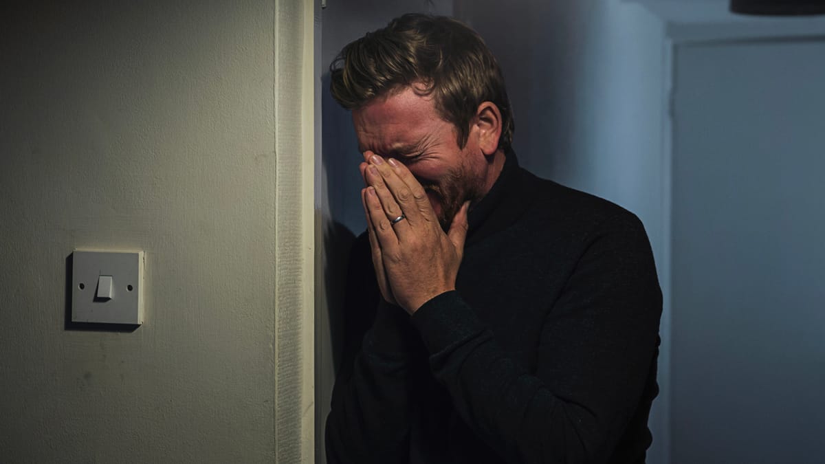 كيف يتعامل الرجال مع الحزن؟