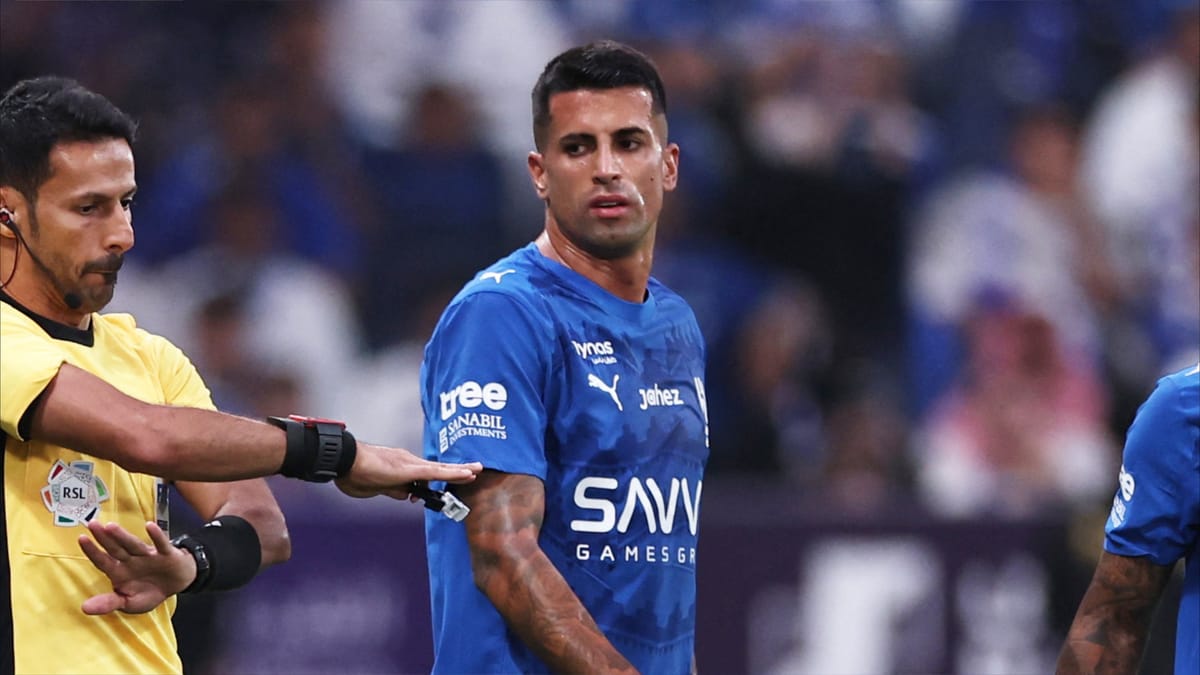 كانسيلو يراوغ الهلال على إنستغرام
