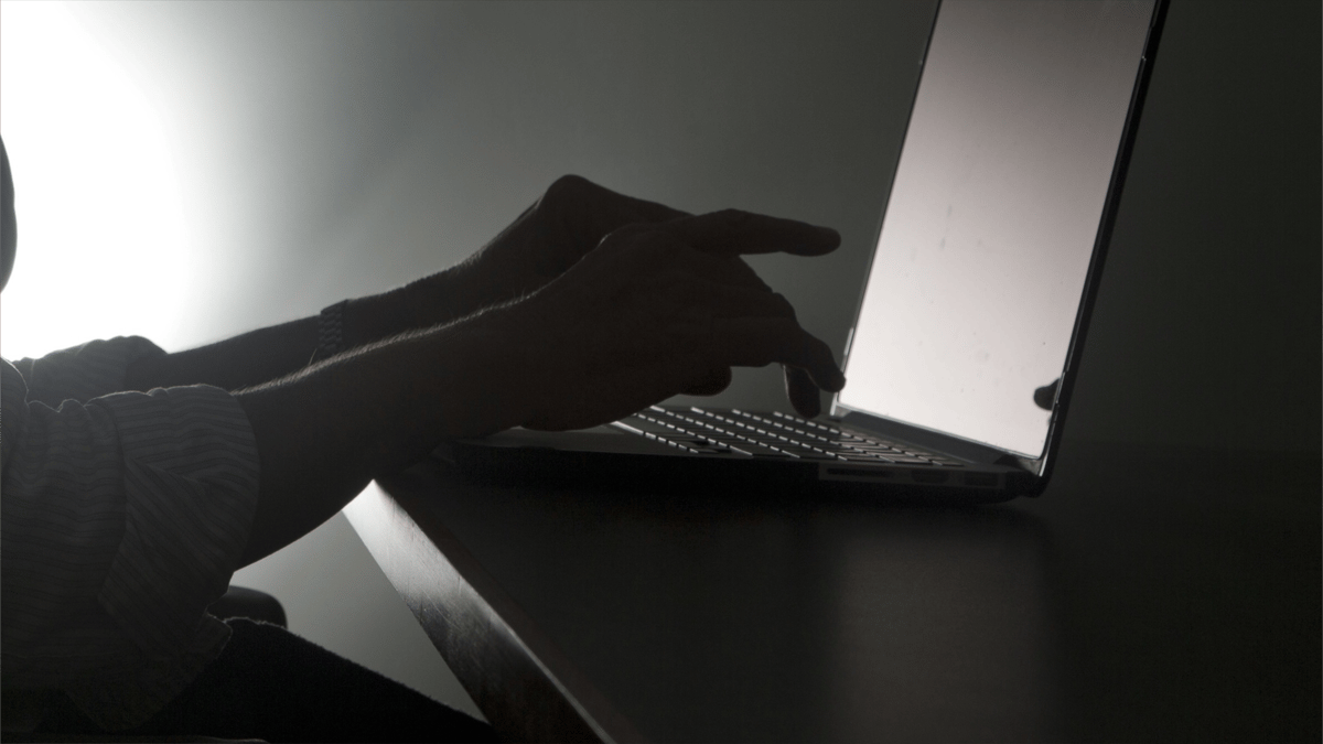 قراصنة المدارس.. بريطانيا تحولهم إلى حماة للشبكات