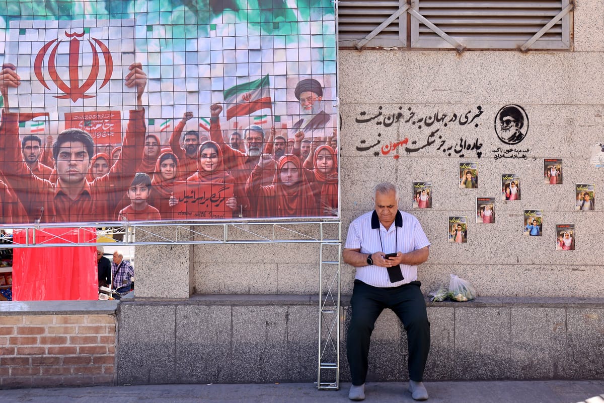 بعد لقاء غامض مع خامنئي.. "توجيهات جديدة" للجيش الإيراني