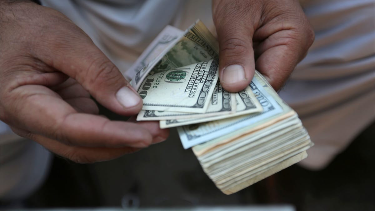 بنكان مصريان يرفعان حد استبدال العملة الأجنبية