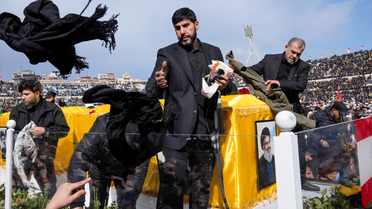 مقتل "أبو علي خليل" المرافق السابق لنصرالله بغارة إسرائيلية على إيران