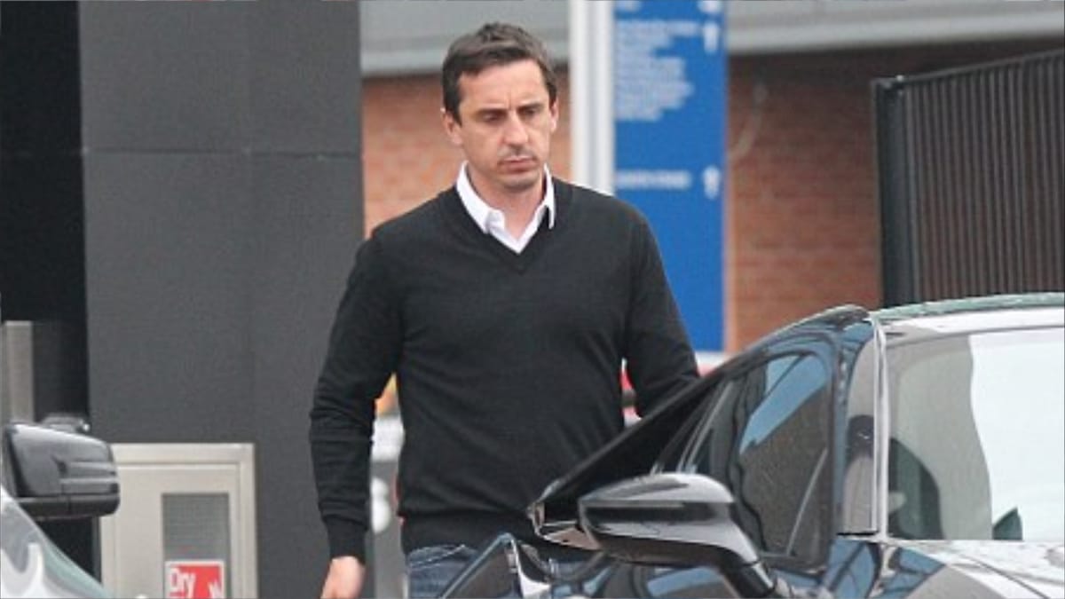 غاري نيفيل "مسجل خطر" على الطريق