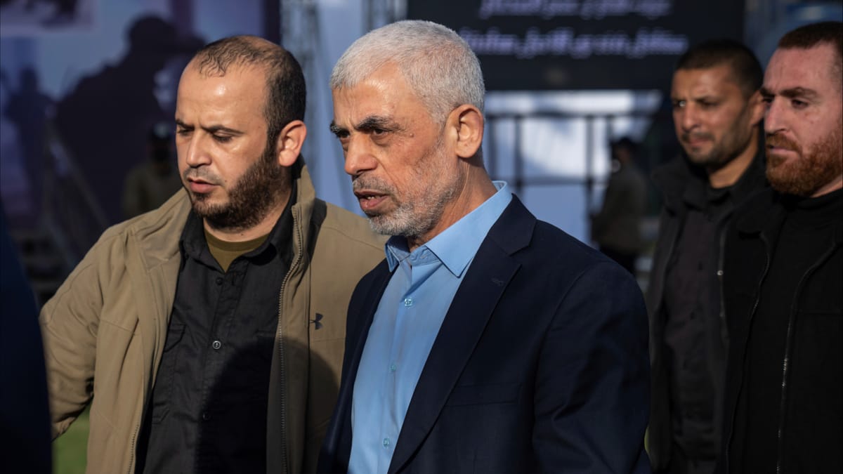 خامنئي يقرأ فقط.. "رسائل السنوار" تكشف سيناريو الحرب الكبرى