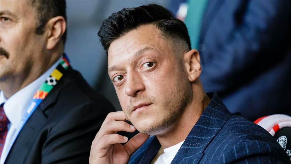 مسعود أوزيل.. من منتخب ألمانيا إلى حزب أردوغان