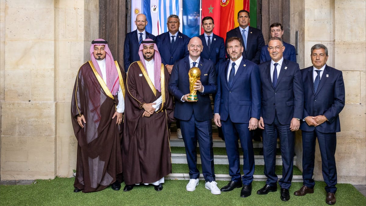 فيفا يتسلم العروض الرسمية لتنظيم "المونديالين"