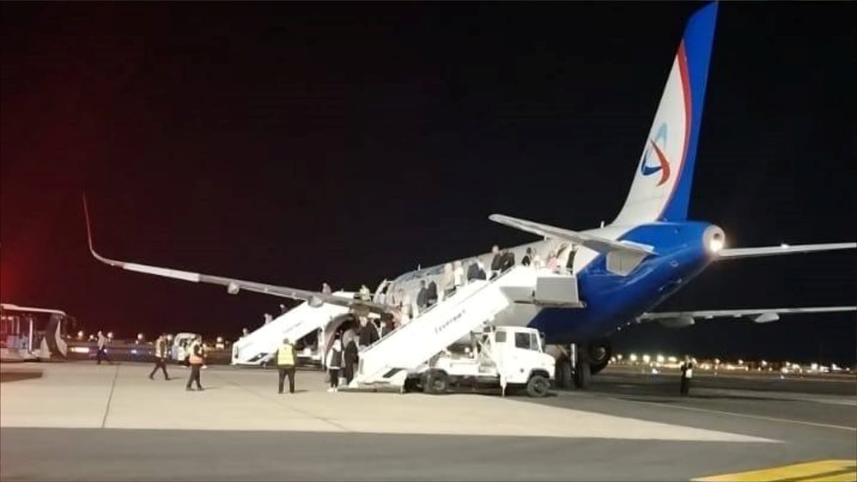 طائرة روسية تهبط اضطراريًا في شرم الشيخ.. ماذا حدث؟