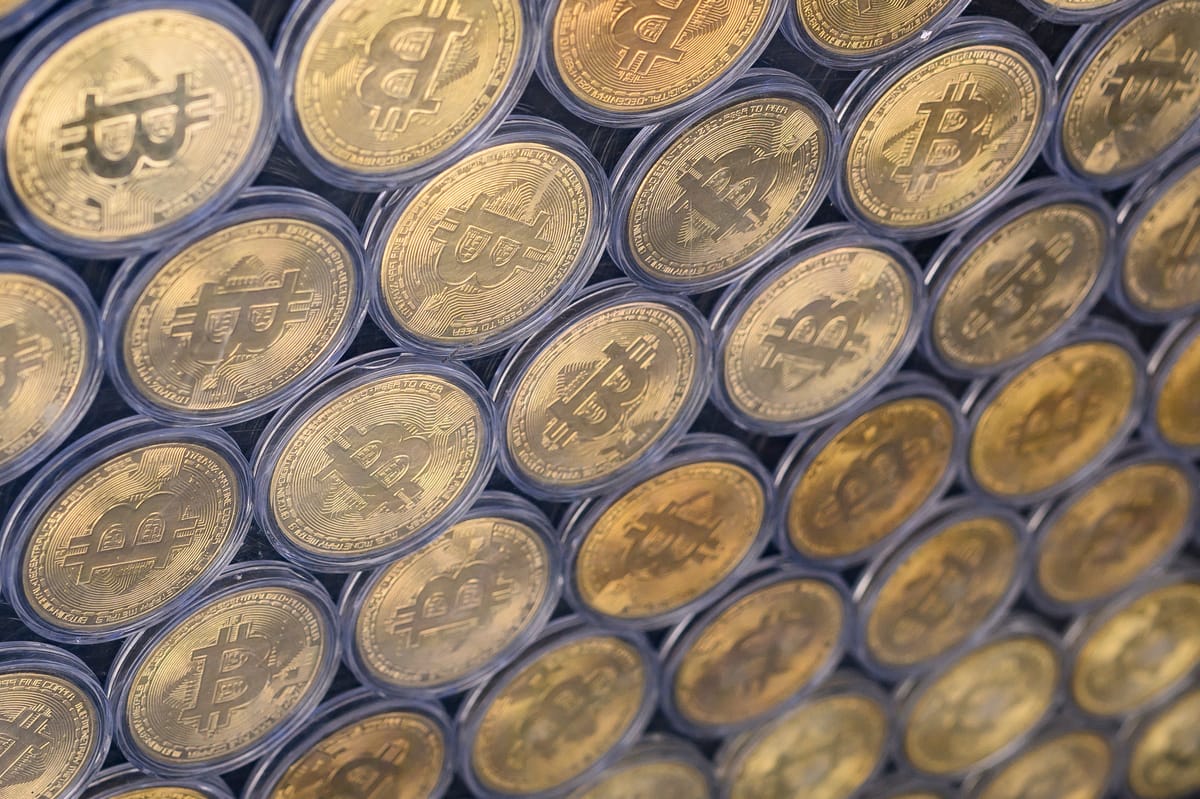 هبوط بتكوين يشعل إنذار السوق قبل اختبار إنفيديا الحاسم