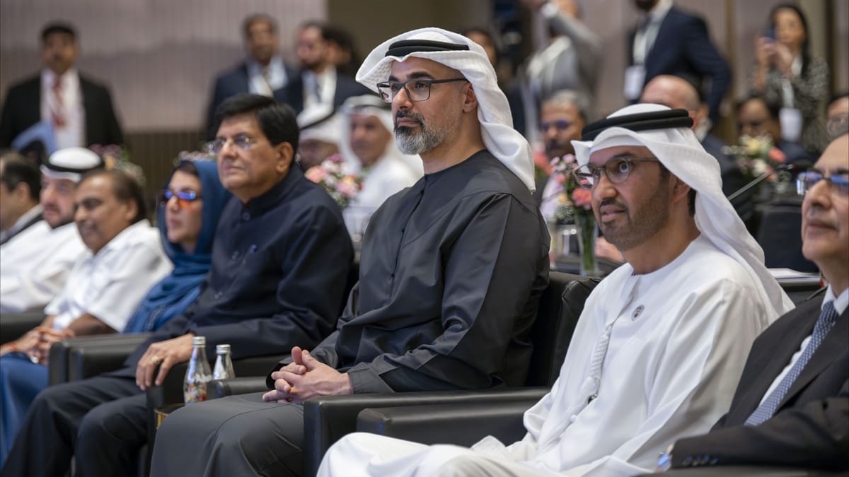 ولي عهد أبوظبي يحضر ملتقى الأعمال الإماراتي الهندي في مومباي
