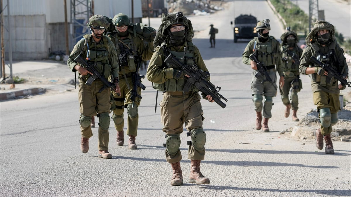 مقتل فلسطيني فتح النار من بين القبور في الضفة الغربية