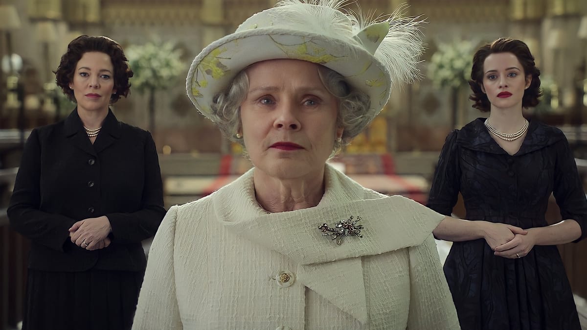 أزياء وديكورات The Crown في مزاد "للأغنياء"