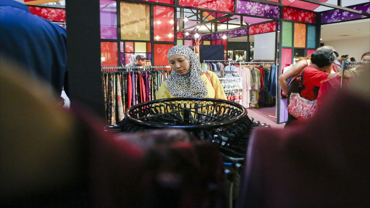 جوارب "عليها لفظ الجلالة" تثير جدلا في ماليزيا