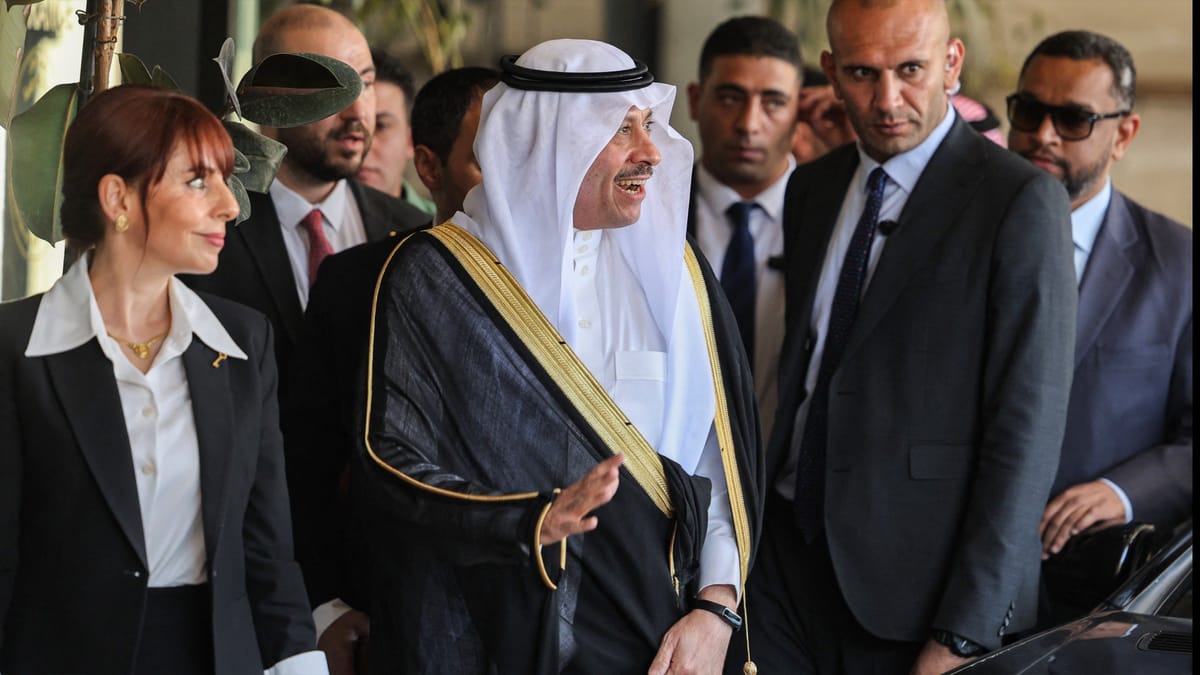 سفير السعودية في فلسطين يقدم أوراق اعتماده