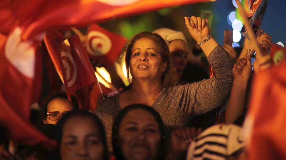 هجرة الأدمغة.. لماذا تهرب "كاميليا" و36 ألف تونسي سنويا؟