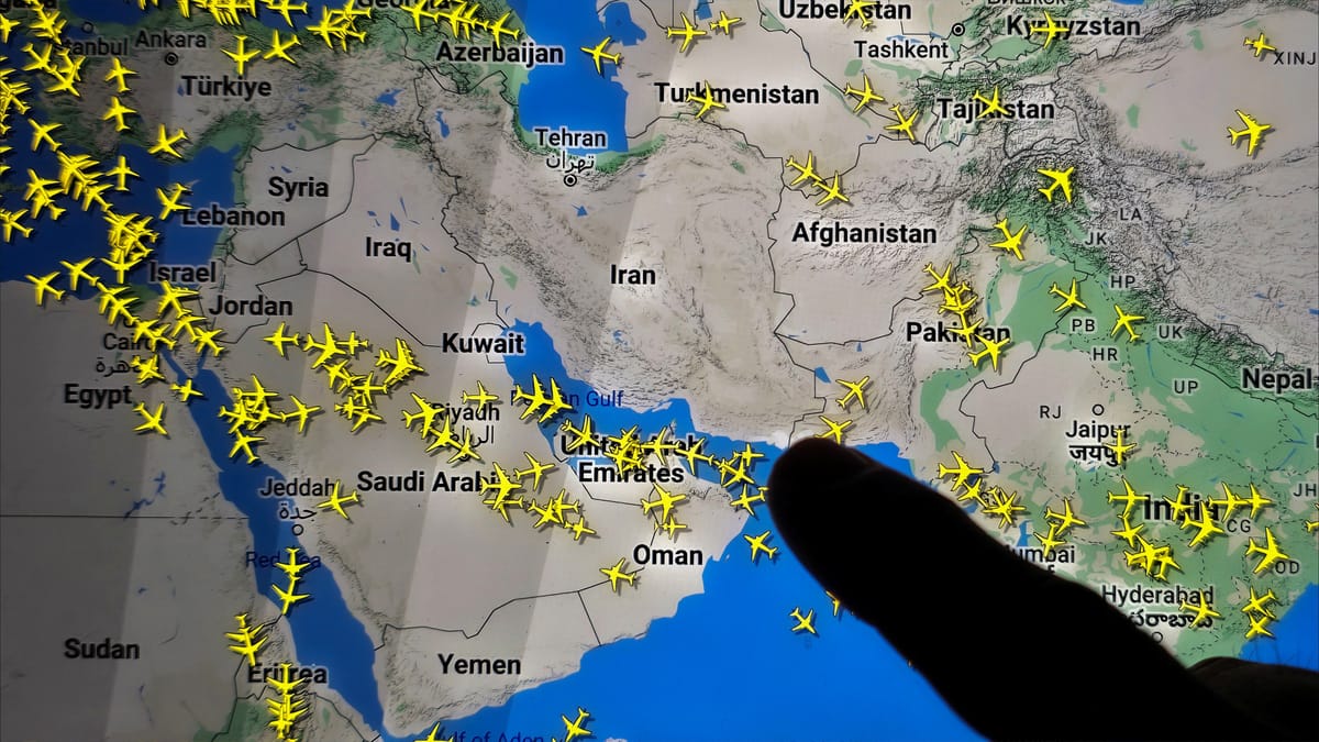إيران تستأنف رحلاتها الجوية بعد الضربة الإسرائيلية