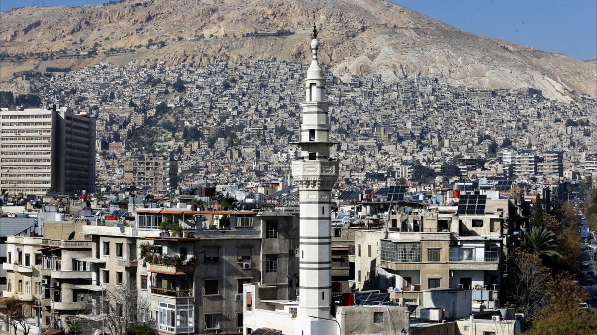 اعتراف نادر حول "مقتل مستشارين إيرانيين" في سوريا