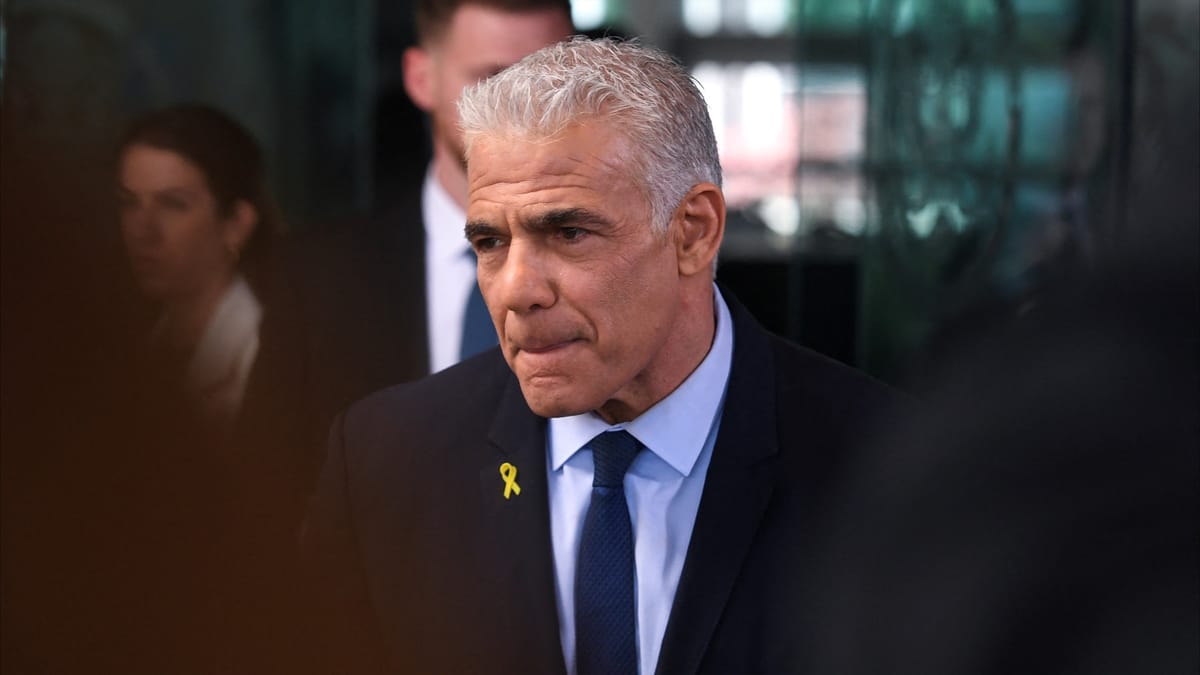 لابيد يطالب بقرار "صعب" مقابل صفقة الأسرى