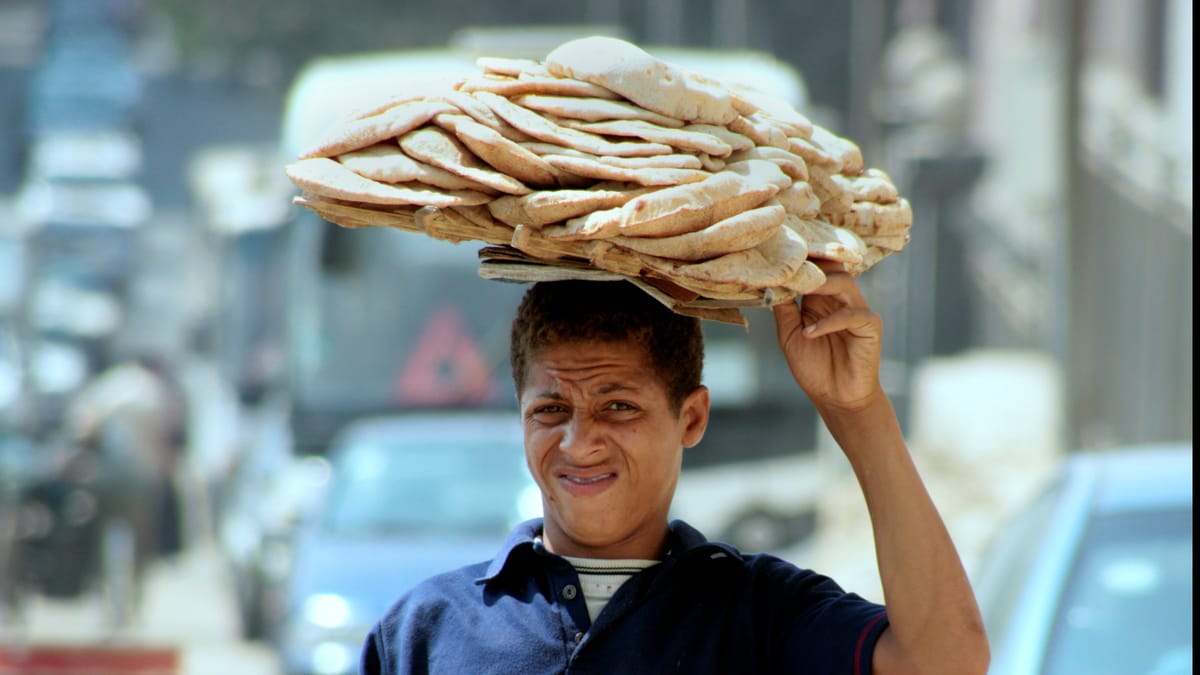 مصر ترفع سعر رغيف الخبز المدعم إلى 20 قرشا