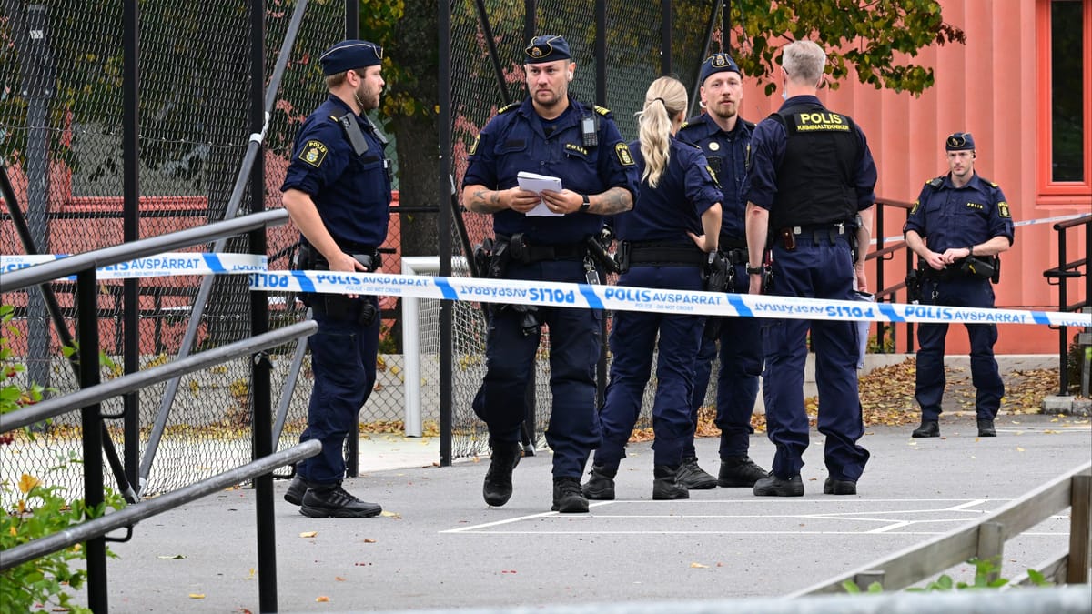 قنابل حارقة تحاصر "المعارضة الإيرانية" في السويد