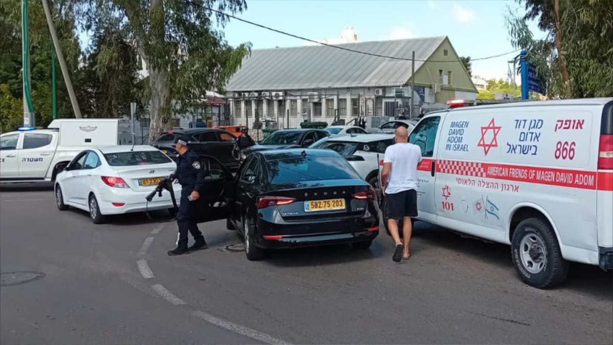 منفذ واحد في موقعين.. جرحى بعملية طعن في الخضيرة