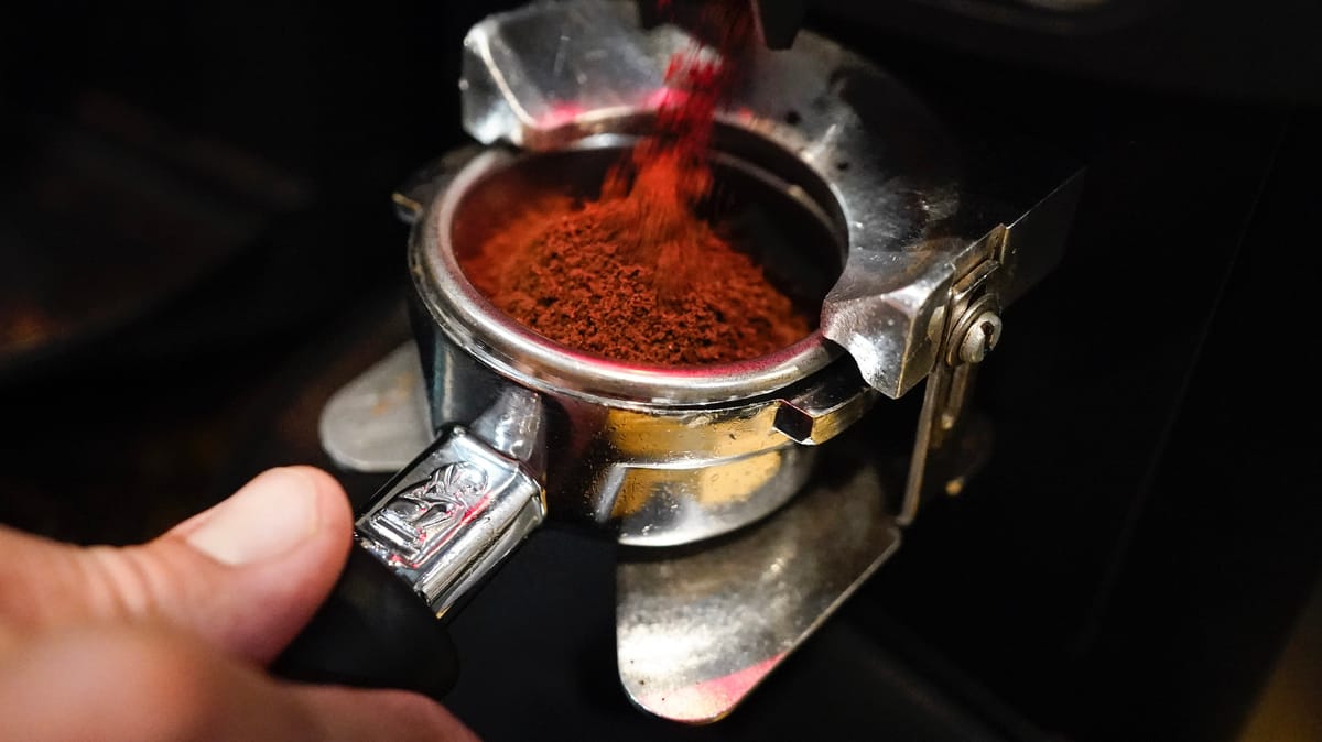 مقاهي الجزائر تبيع القهوة "بخسارة"