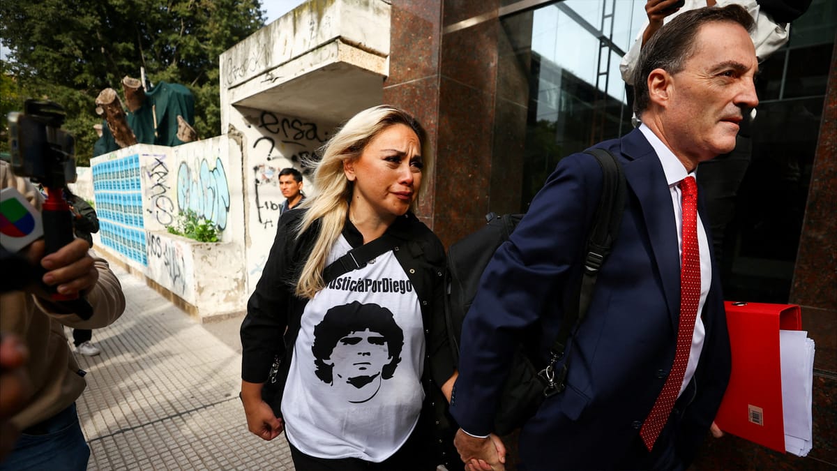 شهادة جديدة.. مارادونا كان معزولا قبل الوفاة