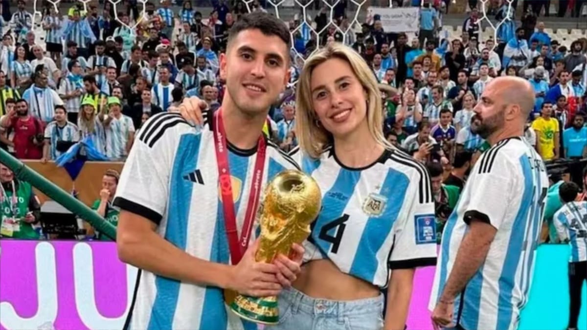 زوجة "بطل العالم" تهدده ببيع ميدالية المونديال