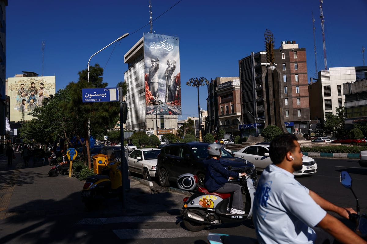 طهران تبحث عن "حلفاء ما بعد الحرب".. هل تنقذها موسكو؟